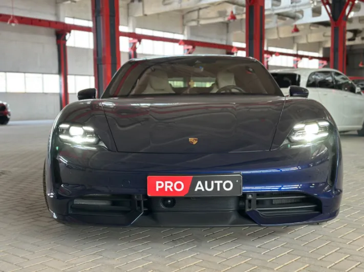 PORSCHE TAYCAN TURBO 2020