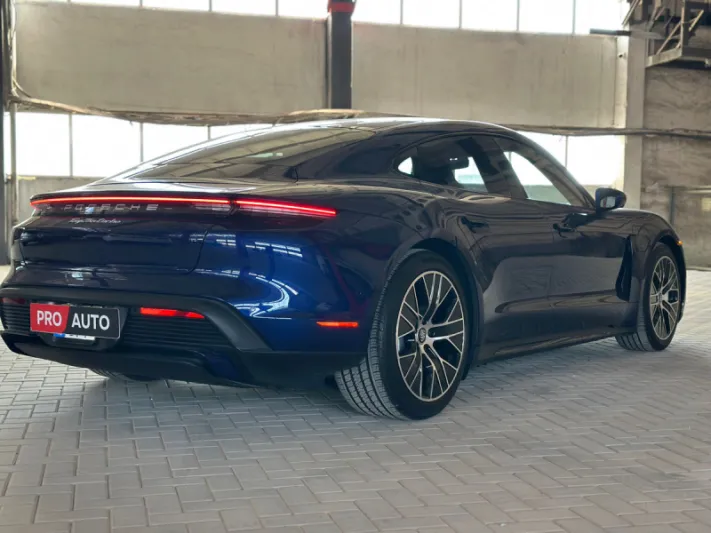 PORSCHE TAYCAN TURBO 2020
