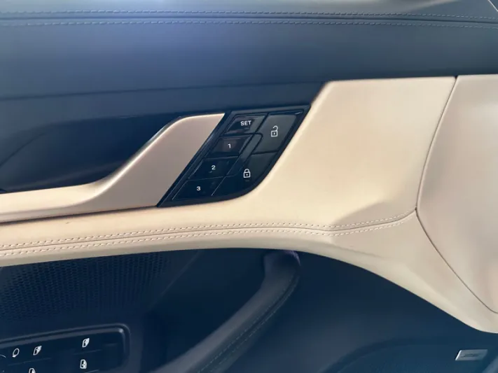 PORSCHE TAYCAN TURBO 2020