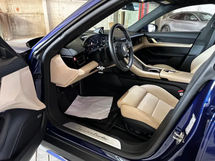 PORSCHE TAYCAN TURBO 2020