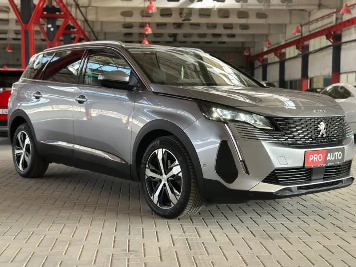 PEUGEOT 5008 2020