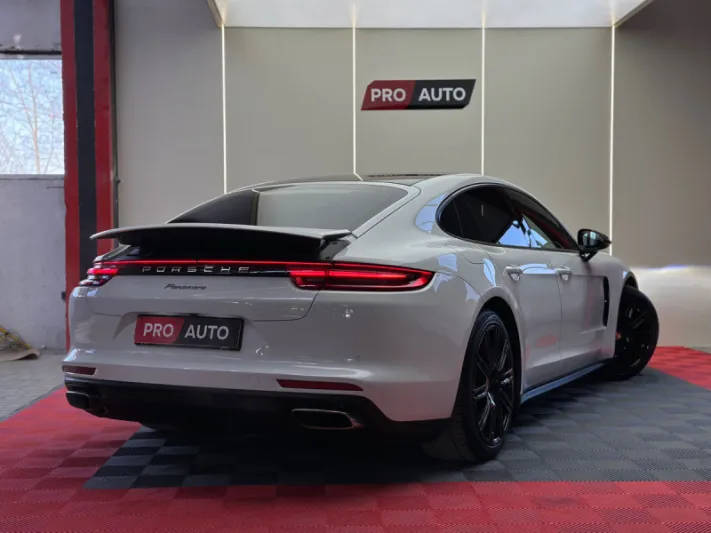 PORSCHE PANAMERA 2017