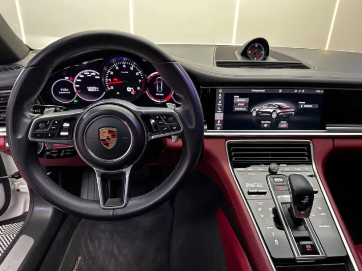 PORSCHE PANAMERA 2017