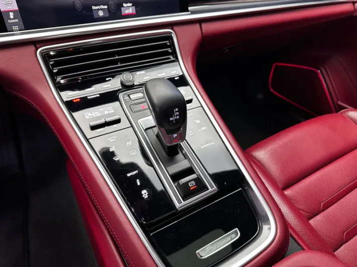 PORSCHE PANAMERA 2017