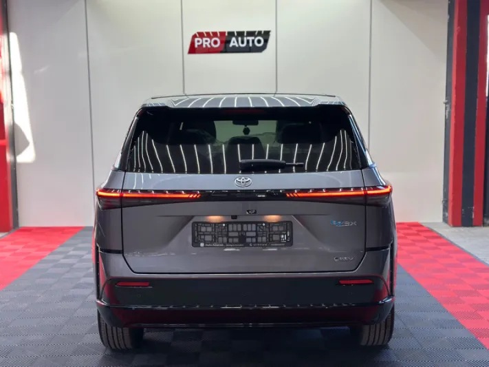 TOYOTA bZ3X 2025