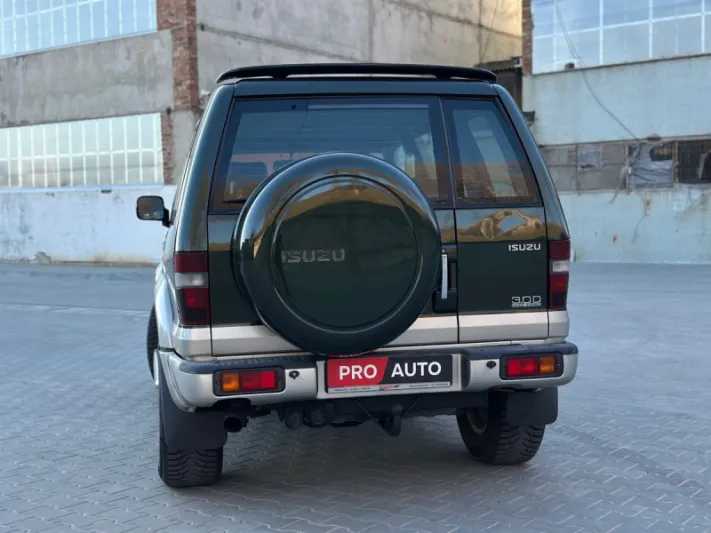 ISUZU TROOPER 2000