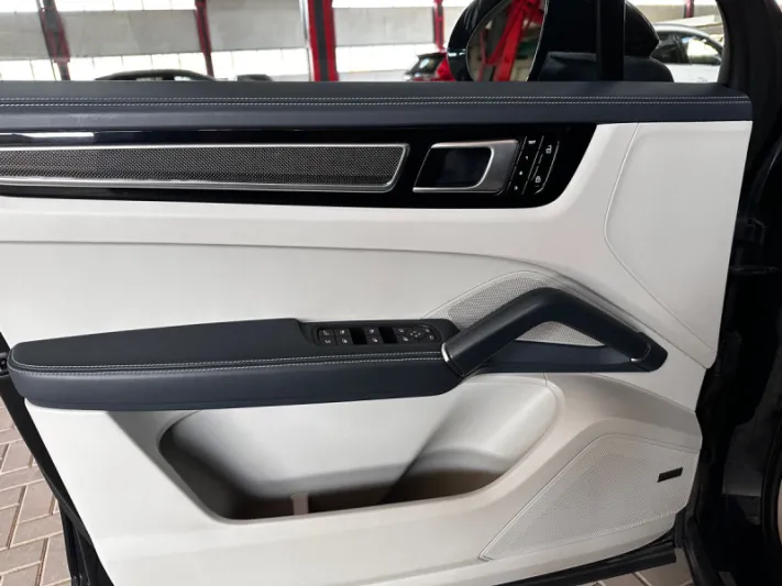 PORSCHE CAYENNE E-HYBRID 2019