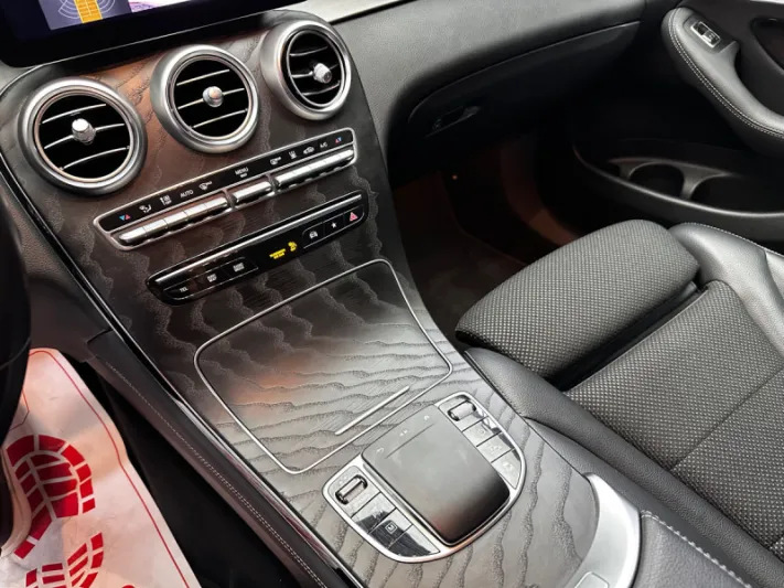 Mercedes-Benz GLC 300e 2020