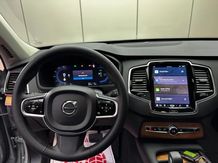 VOLVO XC90 T8 2024