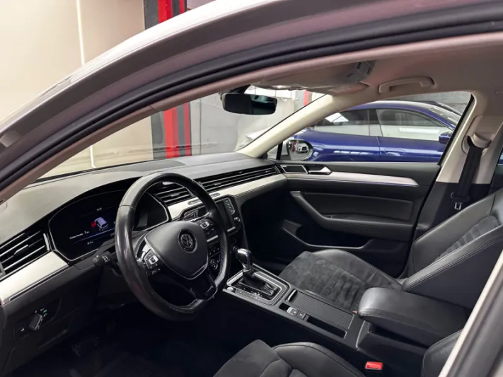 VOLKSWAGEN PASSAT GTE 2016