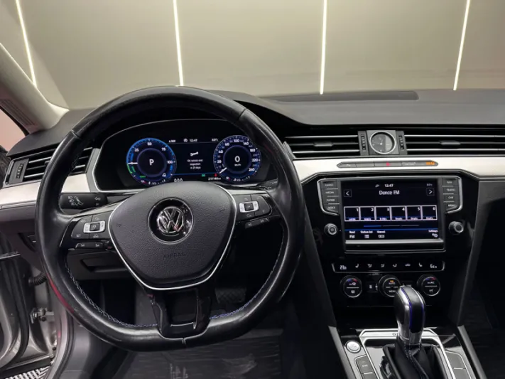 VOLKSWAGEN PASSAT GTE 2016