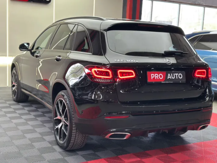Mercedes-Benz GLC300e 2020