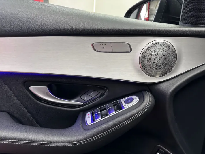 Mercedes-Benz GLC300e 2020