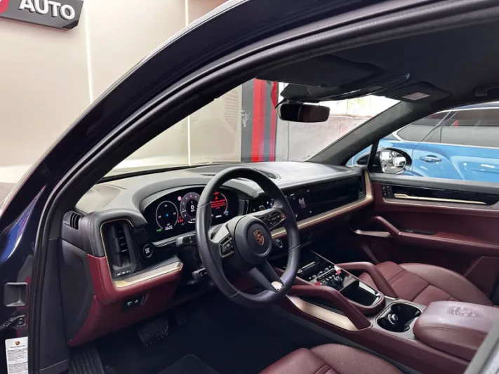 PORSCHE CAYENNE 2024