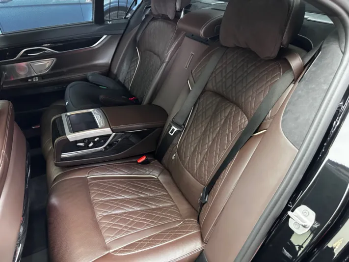 BMW 750d G12 2020
