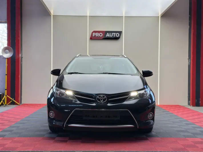 TOYOTA AURIS 2015
