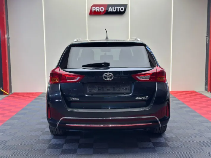 TOYOTA AURIS 2015