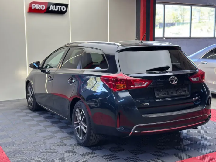 TOYOTA AURIS 2015