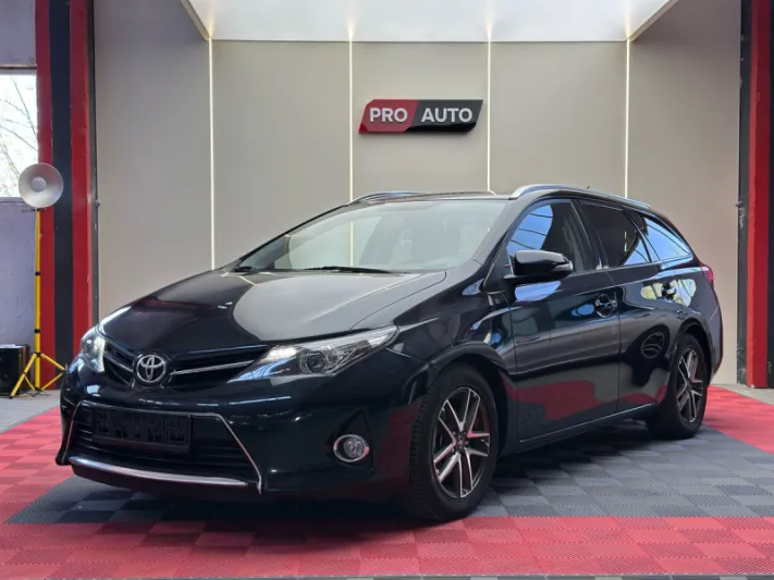 TOYOTA AURIS 2015
