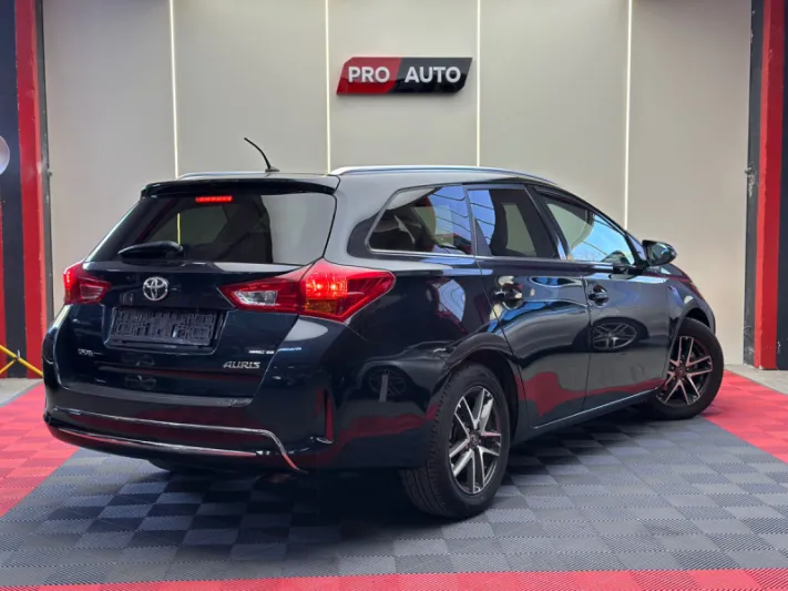 TOYOTA AURIS 2015
