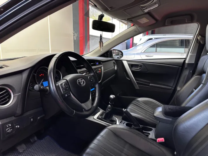 TOYOTA AURIS 2015