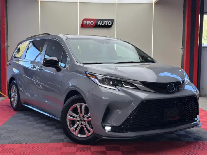 TOYOTA SIENNA 2023