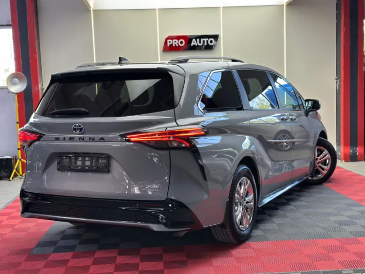 TOYOTA SIENNA 2023