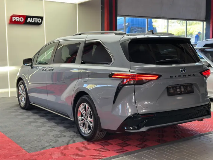 TOYOTA SIENNA 2023