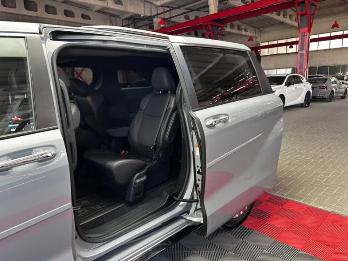 TOYOTA SIENNA 2023