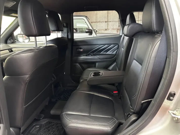 MITSUBISHI OUTLANDER PHEV 2019