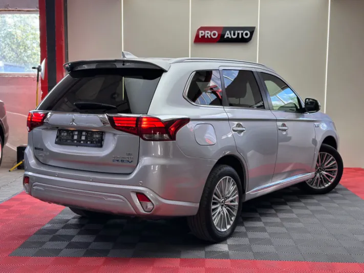 MITSUBISHI OUTLANDER PHEV 2019
