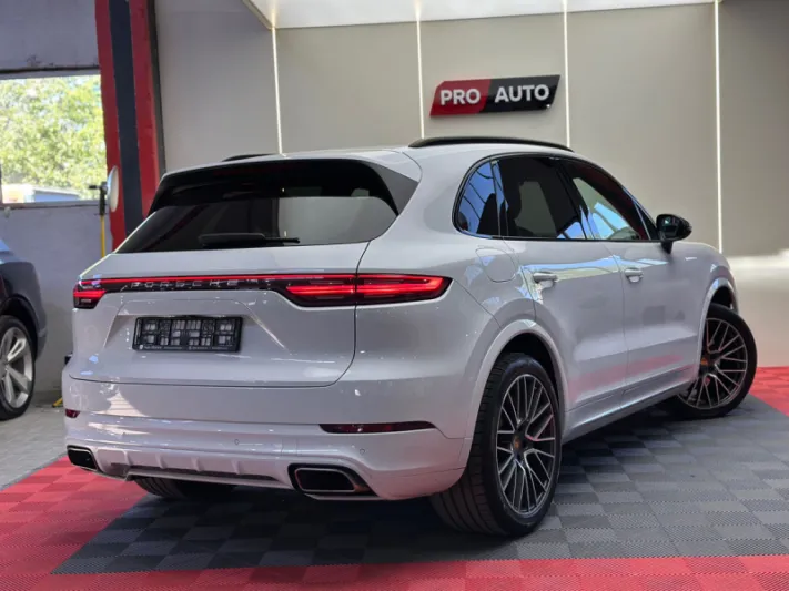 PORSCHE CAYENNE 2019