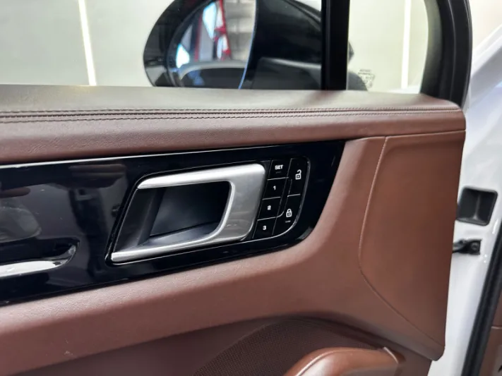 PORSCHE CAYENNE 2019