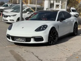 2018 Porsche Panamera