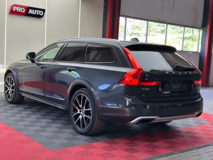 Volvo V90 Cross Country