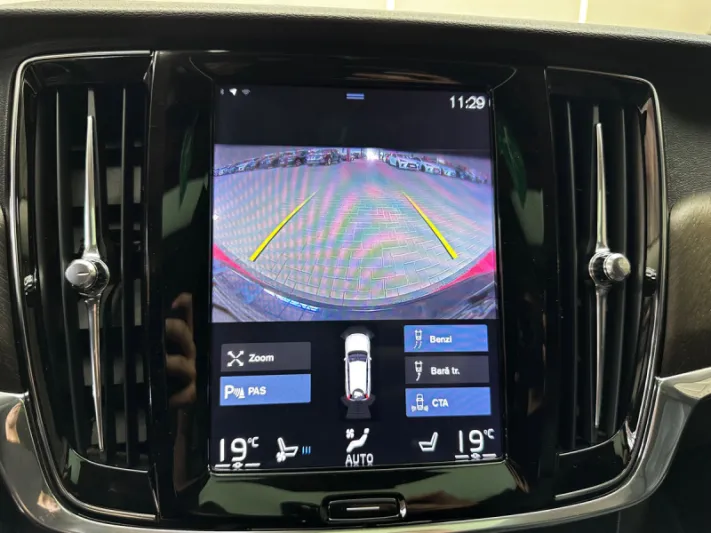 Volvo V90 Cross Country