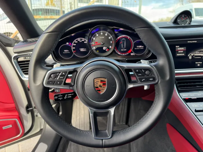 2018 Porsche Panamera