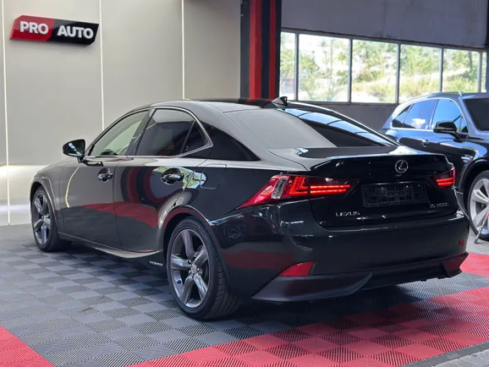 Lexus IS300H  Series