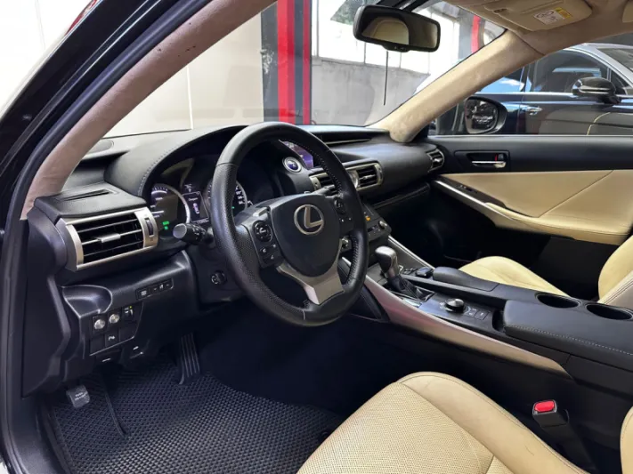 Lexus IS300H  Series