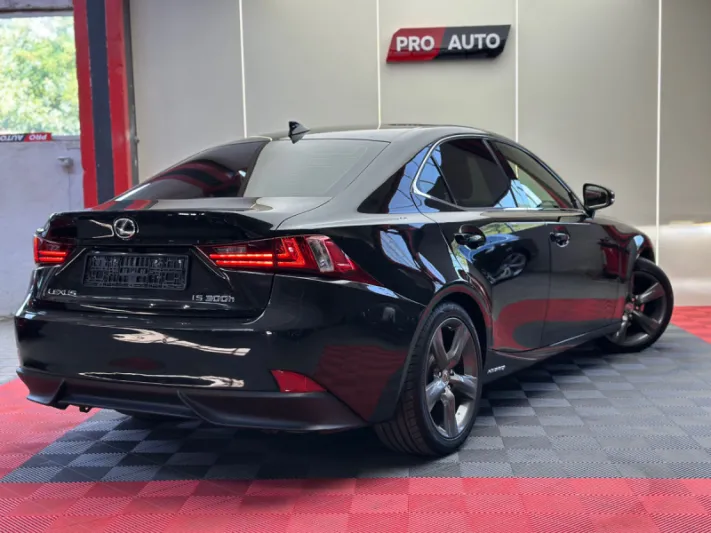 Lexus IS300H  Series