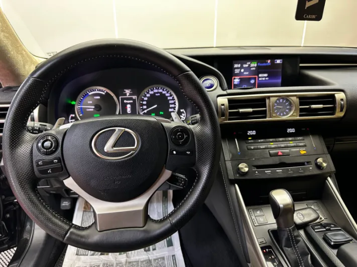 Lexus IS300H  Series
