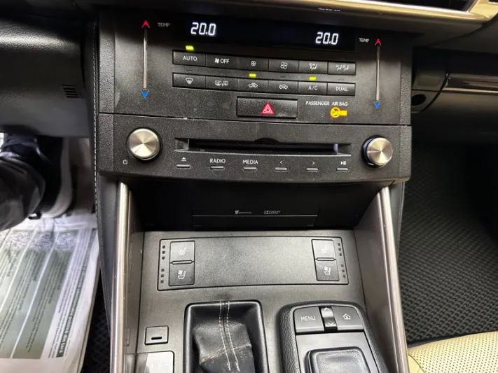 Lexus IS300H  Series