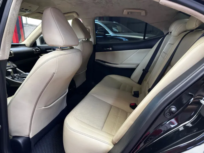 Lexus IS300H  Series