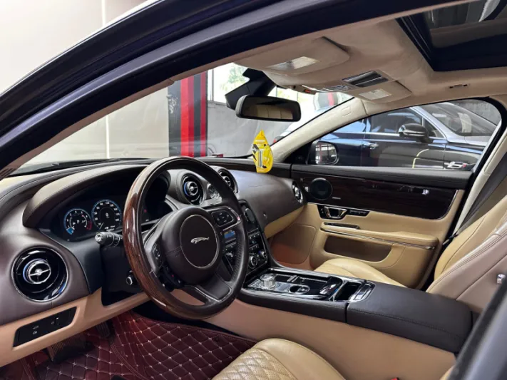 Jaguar XJ L