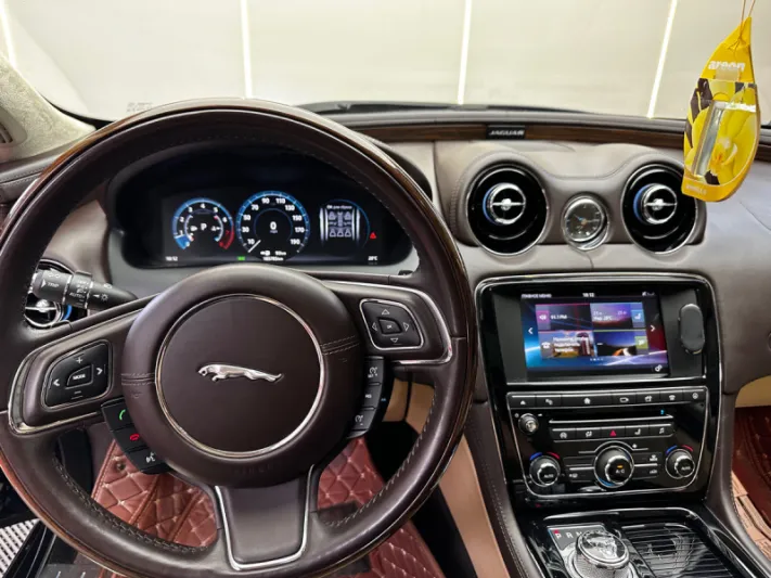 Jaguar XJ L