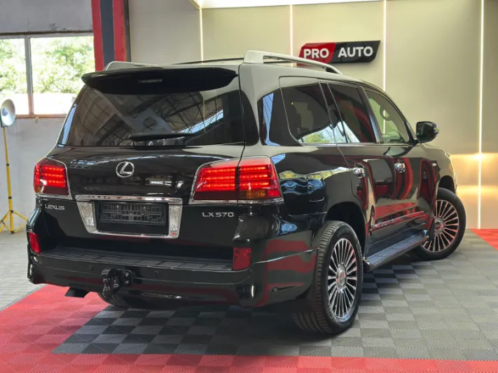 LEXUS LX570 2011
