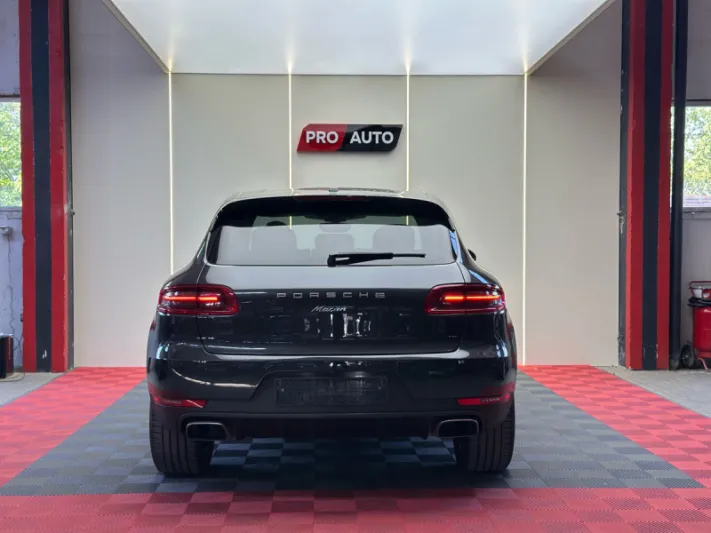 PORSCHE MACAN 2016