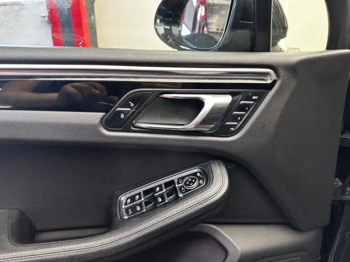 PORSCHE MACAN 2016