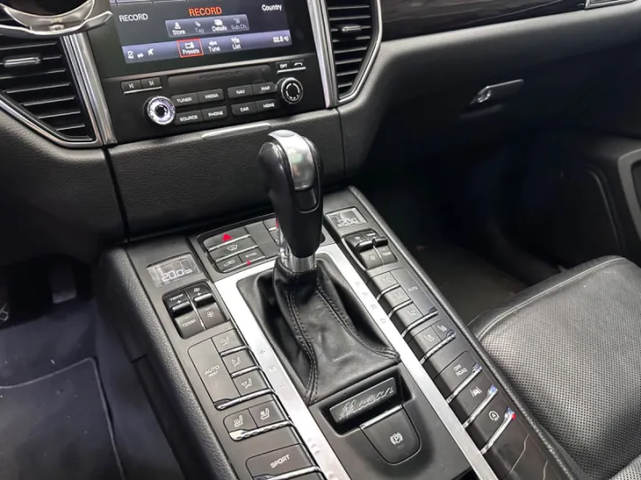PORSCHE MACAN 2016