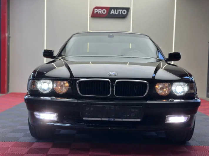 BMW 728i E38